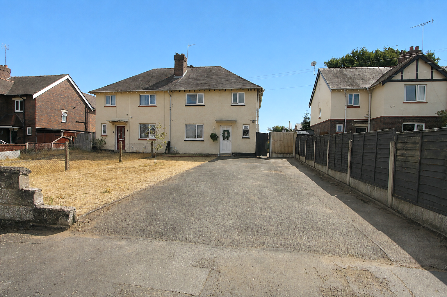 3 bed property in Brinton Crescent, Kidderminster